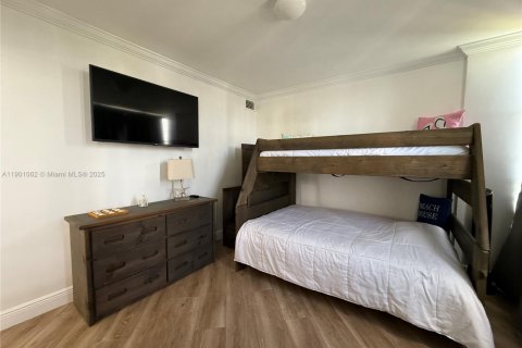 Condo in Hallandale Beach, Florida, 2 bedrooms  № 1951840 - photo 15