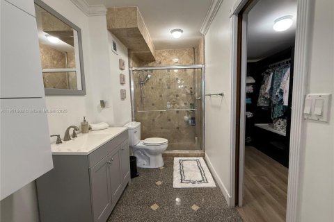 Condo in Hallandale Beach, Florida, 2 bedrooms  № 1951840 - photo 13