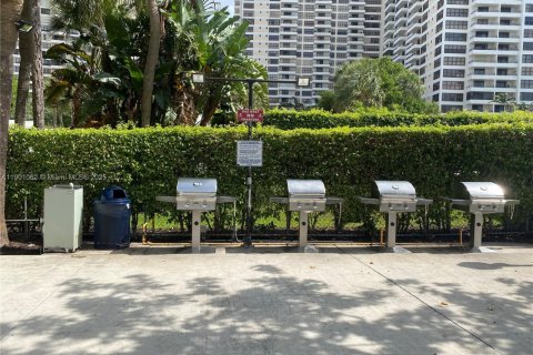 Condo in Hallandale Beach, Florida, 2 bedrooms  № 1951840 - photo 26