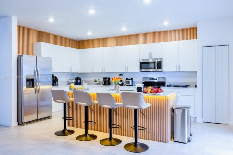 Villa ou maison à louer à Miami, Floride: 4 chambres, 223.24 m2 № 1972910 - photo 4