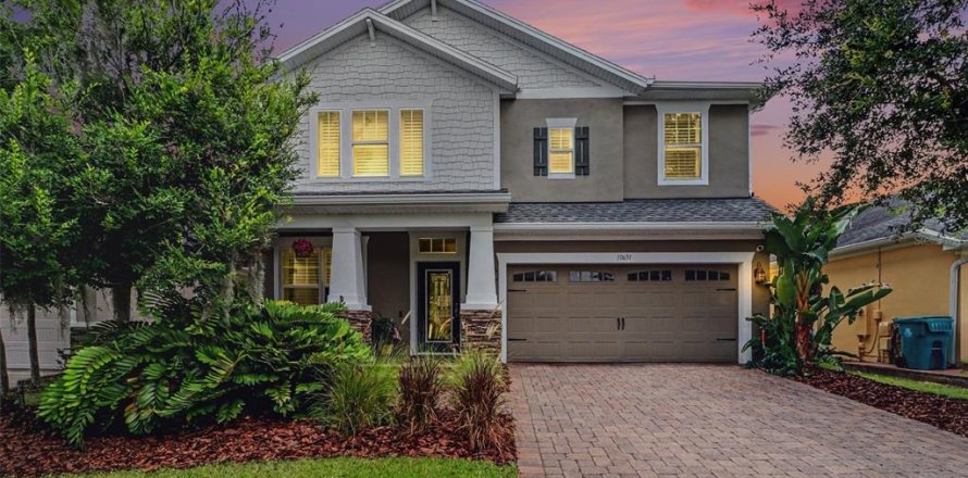 House in Orlando, Florida 4 bedrooms, 261.71 sq.m. № 2238642