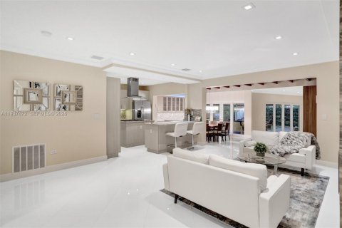 Купить виллу или дом в Серфсайд, Флорида 5 спален, 214.88м2, № 1997473 - фото 8