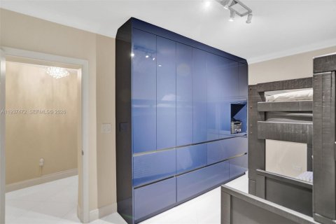 Купить виллу или дом в Серфсайд, Флорида 5 спален, 214.88м2, № 1997473 - фото 24