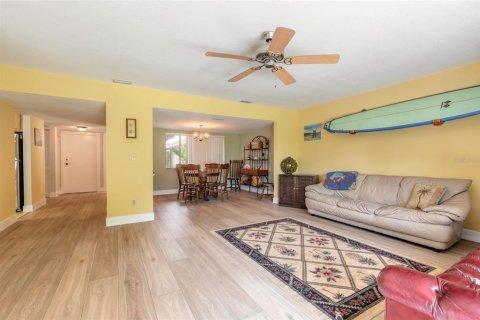 Casa en venta en New Smyrna Beach, Florida, 3 dormitorios, 183.95 m2 № 2158010 - foto 13