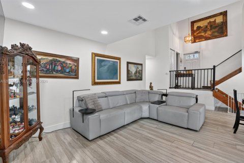 Villa ou maison à vendre à Miami, Floride: 3 chambres, 167.13 m2 № 2068215 - photo 16