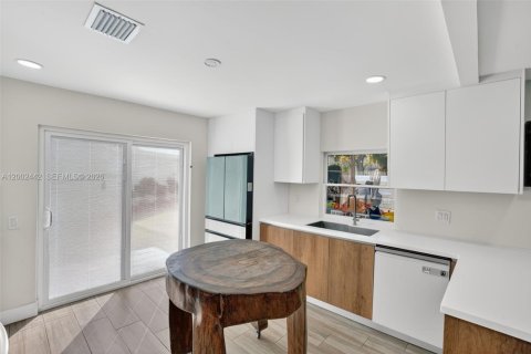 Villa ou maison à vendre à Miami, Floride: 3 chambres, 167.13 m2 № 2068215 - photo 22