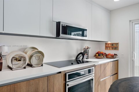 Villa ou maison à vendre à Miami, Floride: 3 chambres, 167.13 m2 № 2068215 - photo 23