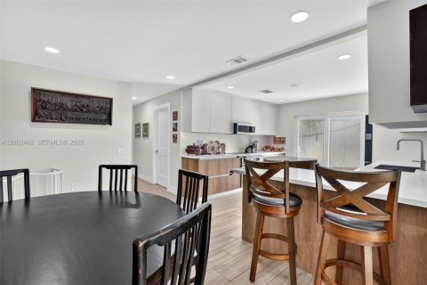 Villa ou maison à vendre à Miami, Floride: 3 chambres, 167.13 m2 № 2068215 - photo 20