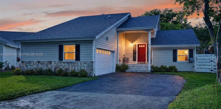 Villa ou maison à Miami, Floride 3 chambres, 167.13 m2 № 2068215