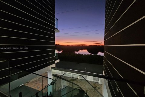 Villa ou maison à vendre à Key Largo, Floride: 5 chambres, 334.45 m2 № 2152769 - photo 4