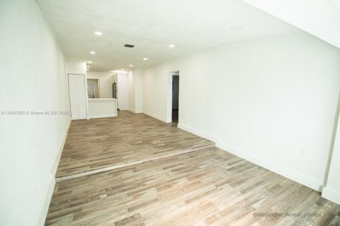 Купить коммерческую недвижимость в Майами, Флорида 171.87м2, № 1983518 - фото 11