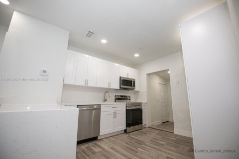 Купить коммерческую недвижимость в Майами, Флорида 171.87м2, № 1983518 - фото 18