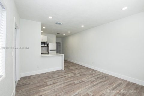 Купить коммерческую недвижимость в Майами, Флорида 171.87м2, № 1983518 - фото 26