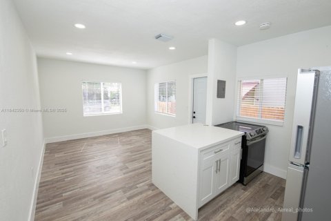 Купить коммерческую недвижимость в Майами, Флорида 171.87м2, № 1983518 - фото 22