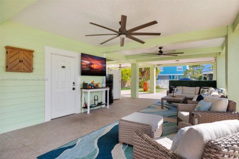 House in Tavernier, Florida 4 bedrooms, 233 sq.m. № 1863513 - photo 11