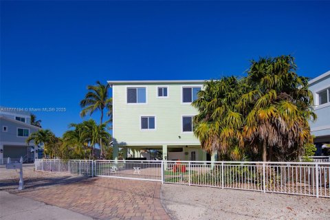 House in Tavernier, Florida 4 bedrooms, 233 sq.m. № 1863513 - photo 4