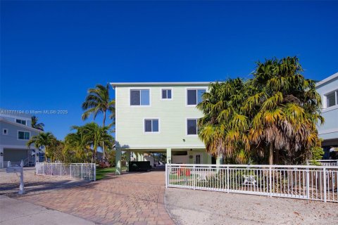 House in Tavernier, Florida 4 bedrooms, 233 sq.m. № 1863513 - photo 5