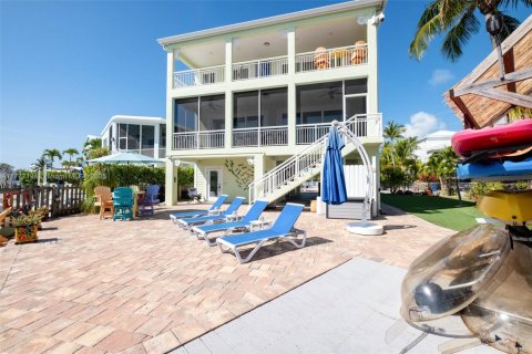 House in Tavernier, Florida 4 bedrooms, 233 sq.m. № 1863513 - photo 1