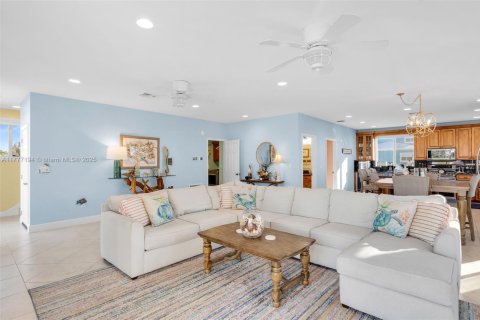 House in Tavernier, Florida 4 bedrooms, 233 sq.m. № 1863513 - photo 17