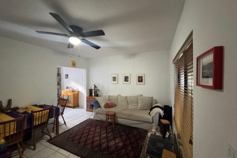 Commercial property in Hollywood, Florida 141.49 sq.m. № 2082926 - photo 3