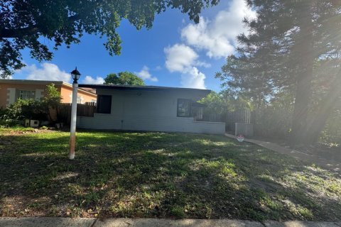 Commercial property in Hollywood, Florida 141.49 sq.m. № 2082926 - photo 8