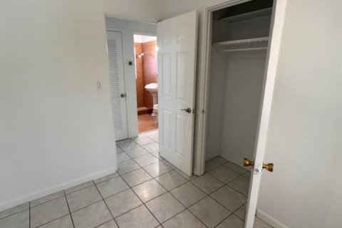 Commercial property in Hollywood, Florida 141.49 sq.m. № 2082926 - photo 10