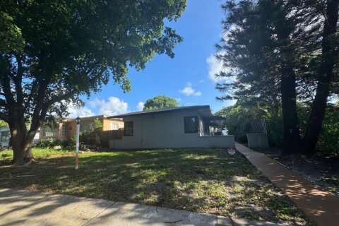 Commercial property in Hollywood, Florida 141.49 sq.m. № 2082926 - photo 11