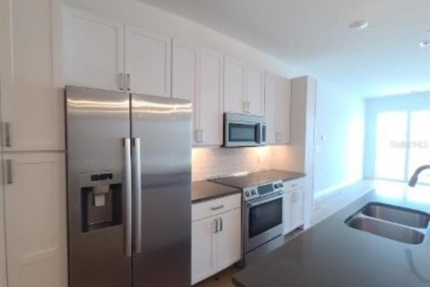 Condo in Saint Petersburg, Florida, 2 bedrooms № 2117971 - photo 17