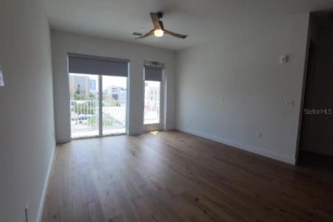 Condo in Saint Petersburg, Florida, 2 bedrooms № 2117971 - photo 15