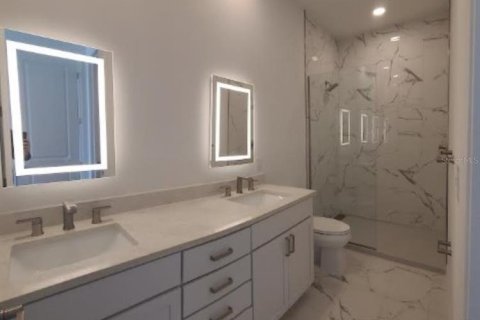 Condo in Saint Petersburg, Florida, 2 bedrooms № 2117971 - photo 27