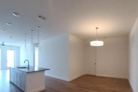 Condo in Saint Petersburg, Florida, 2 bedrooms № 2117971 - photo 8