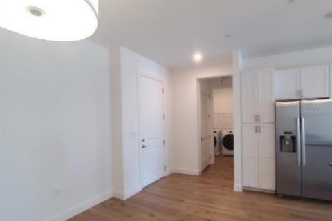 Condo in Saint Petersburg, Florida, 2 bedrooms № 2117971 - photo 11