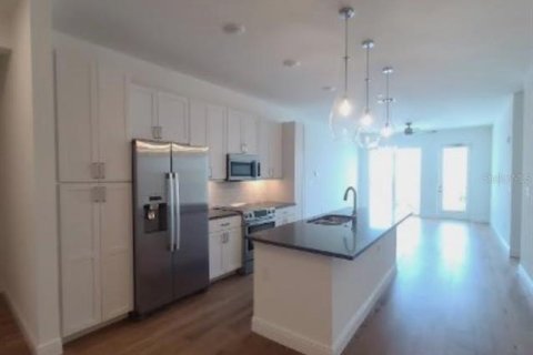 Condo in Saint Petersburg, Florida, 2 bedrooms № 2117971 - photo 13