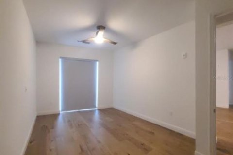 Condo in Saint Petersburg, Florida, 2 bedrooms № 2117971 - photo 23