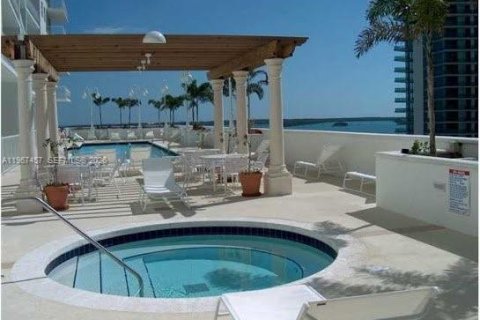 Condo in Miami, Florida, 2 bedrooms  № 2081410 - photo 17