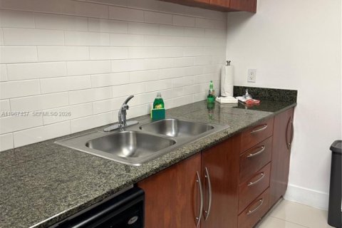 Condo in Miami, Florida, 2 bedrooms  № 2081410 - photo 8
