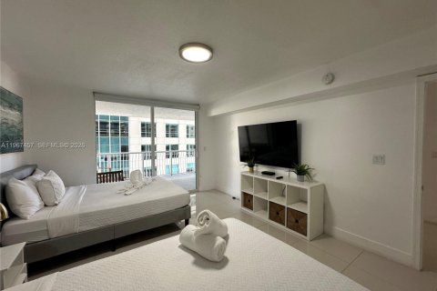 Condo in Miami, Florida, 2 bedrooms  № 2081410 - photo 10