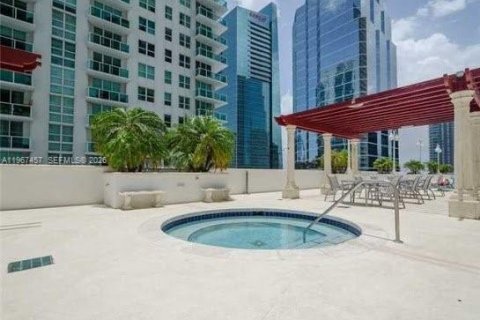 Condo in Miami, Florida, 2 bedrooms  № 2081410 - photo 18