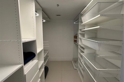 Condo in Miami, Florida, 2 bedrooms  № 2081410 - photo 12
