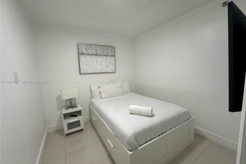 Condo in Miami, Florida, 2 bedrooms  № 2081410 - photo 14