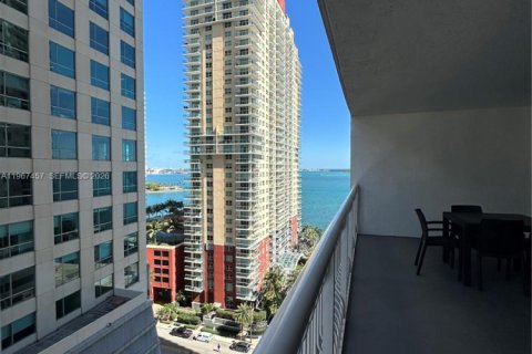 Condo in Miami, Florida, 2 bedrooms  № 2081410 - photo 2