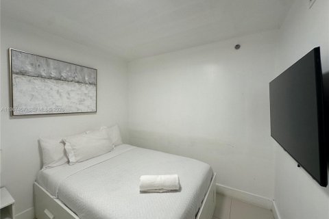 Condo in Miami, Florida, 2 bedrooms  № 2081410 - photo 13