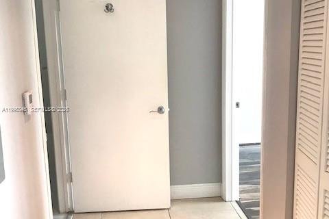 Copropriété à louer à Miami, Floride: 1 chambre, 78.41 m2 № 2059169 - photo 11