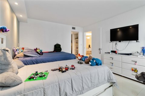 Condo in Sunny Isles Beach, Florida, 2 bedrooms  № 2193476 - photo 11