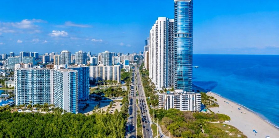 Condo in Sunny Isles Beach, Florida, 2 bedrooms  № 2193476