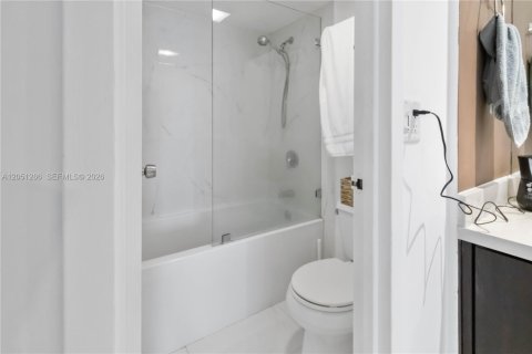Condo in Sunny Isles Beach, Florida, 2 bedrooms  № 2193476 - photo 22