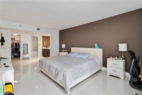 Condo in Sunny Isles Beach, Florida, 2 bedrooms  № 2193476 - photo 7