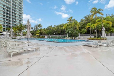 Condo in Sunny Isles Beach, Florida, 2 bedrooms  № 2193476 - photo 24
