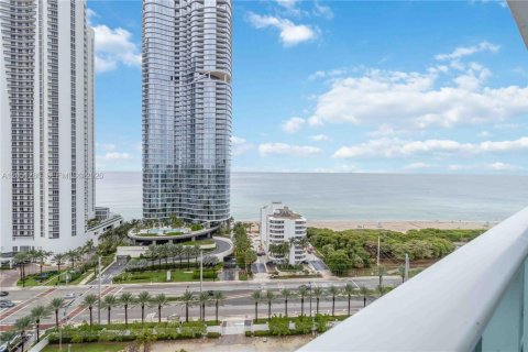 Condo in Sunny Isles Beach, Florida, 2 bedrooms  № 2193476 - photo 4