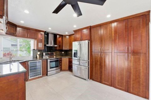 House in Plantation, Florida 3 bedrooms, 147.53 sq.m. № 2069375 - photo 6